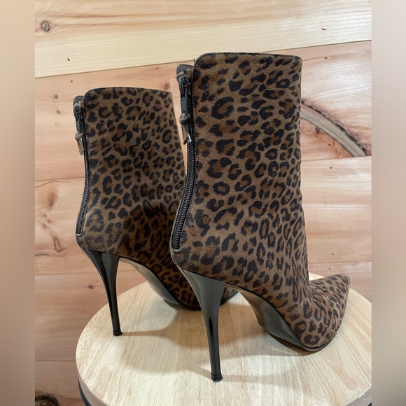 Stuart Weitzman Suede Leopard Print Booties Size 7 - Picture 7 of 8